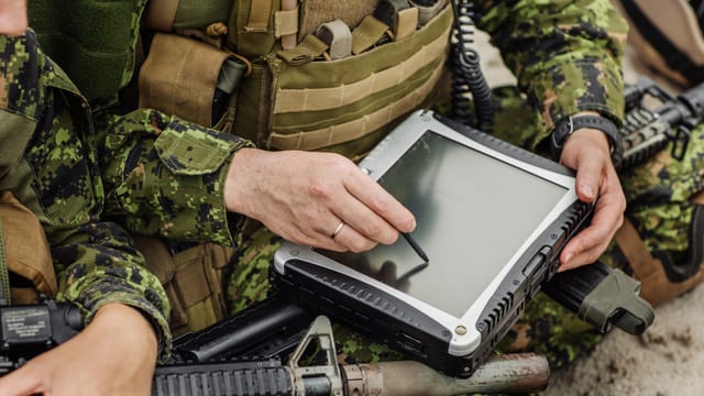 Rugged defense display integrated into a field platform